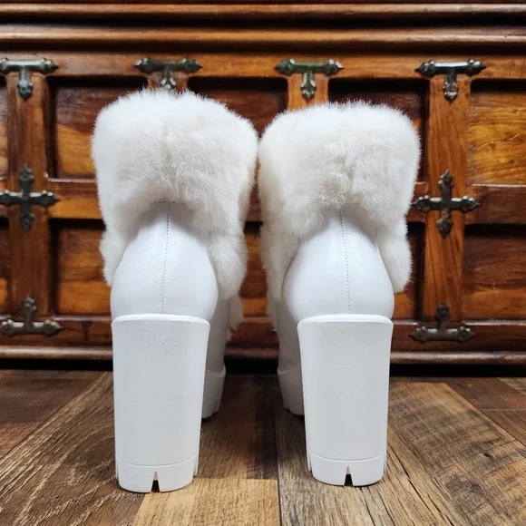 NWOB Jessica Simpson White Fur Miri Boot 7.5M